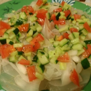 野菜と一緒に食べる　白身魚のカルパッチョ